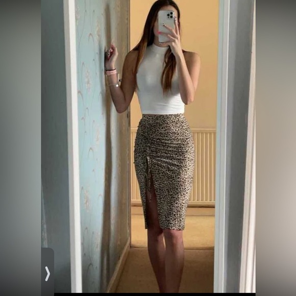 Drawstring Ruched Split Thigh Leopard Skirt - Picture 2 of 4